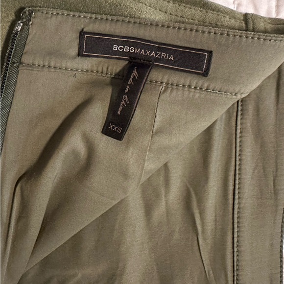 🔥BCBGMAXAZRIA Green Faux Suede Mini Skirt - Size: XXS - Picture 7 of 8